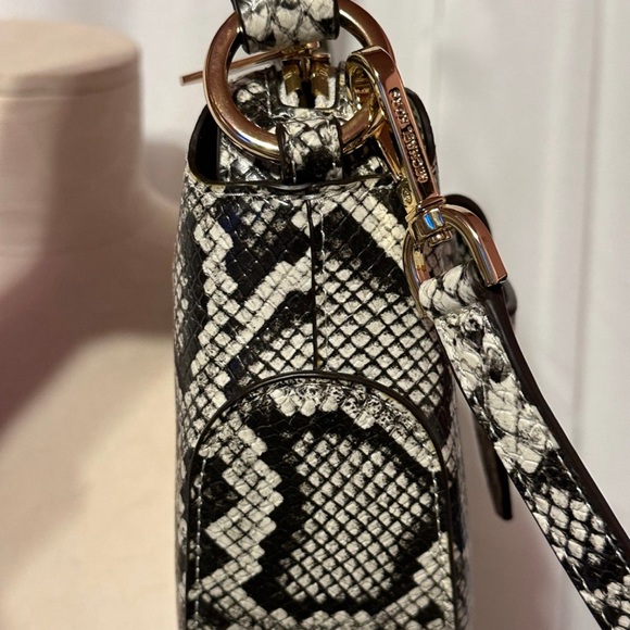 Michael Kors Crossbody - Picture 8 of 8